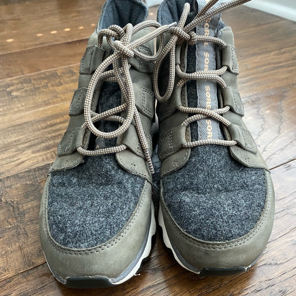WOMEN'S KINETIC CARIBOU BOOT size 7.5 light green/gray